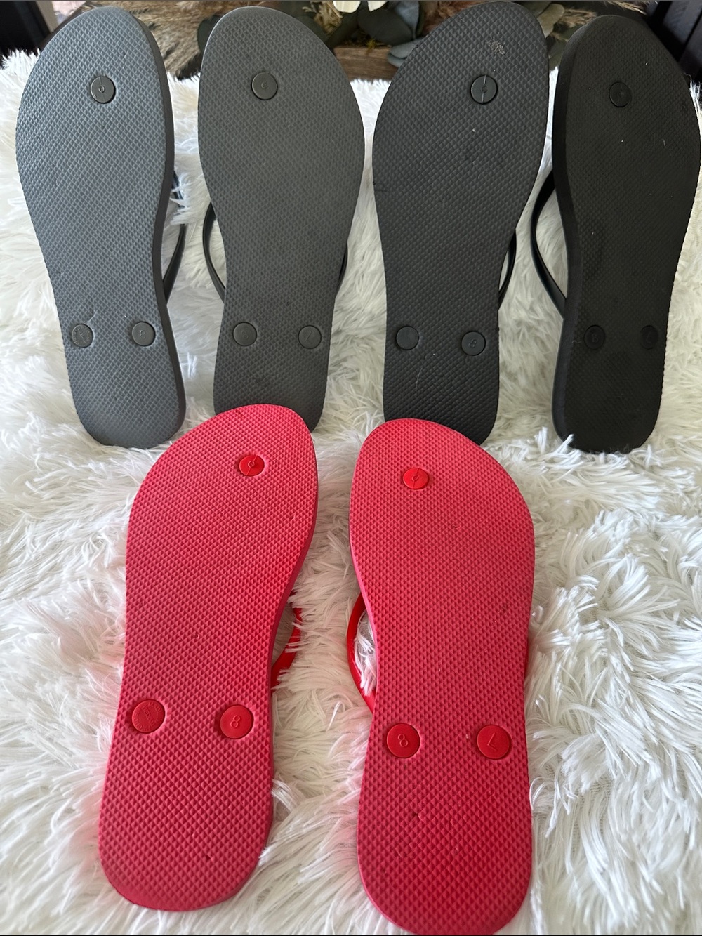 Old Navy Women's Flip Flops - Red, Black, Gray - Picture 5 of 5